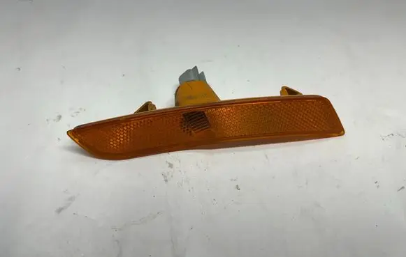 Chevrolet Camaro Front reflector 23169181