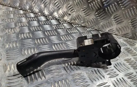 Volkswagen PASSAT B5 Indicator stalk 8L0953513