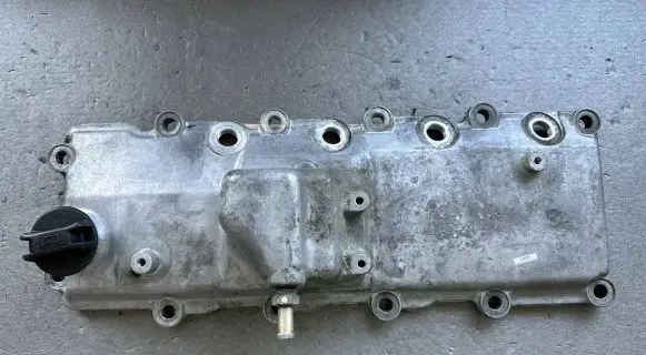 Nissan Patrol Y61 Rocker cam cover 13264VC102 13264VC103
