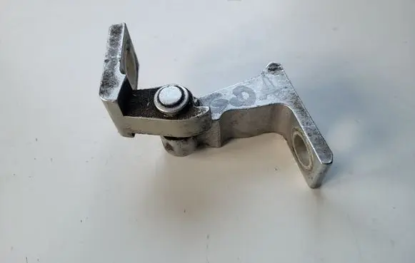 Skoda Superb B6 (3T) Rear door lower hinge