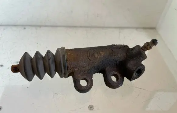 Toyota Corolla Verso E121 Clutch slave cylinder 
