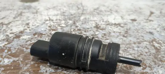BMW 5 E60 E61 Windscreen/windshield washer pump 730258901
