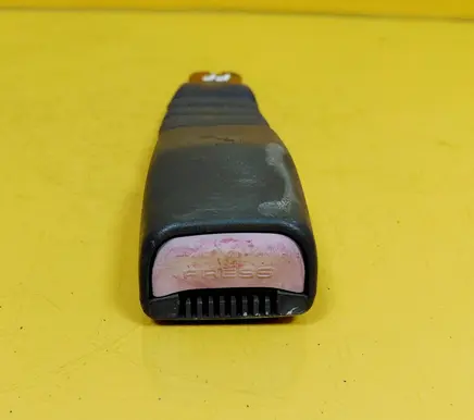 Hyundai Lantra I Front seatbelt buckle