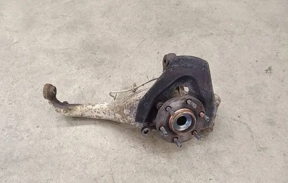 Nissan Navara D40 Front wheel hub spindle knuckle