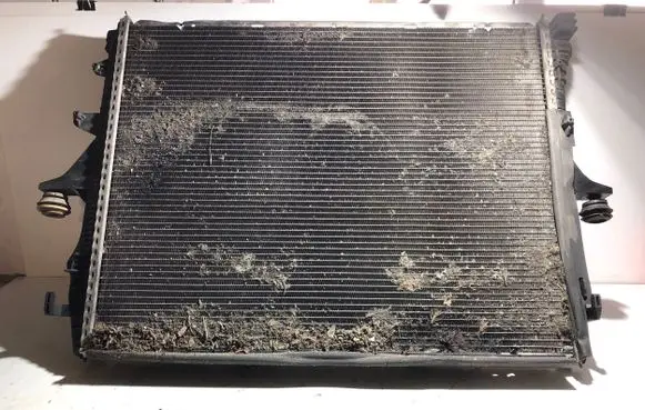 Audi Q7 4L Coolant radiator 7L6121253B F147