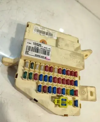 KIA Carens II Fuse module 919501D520