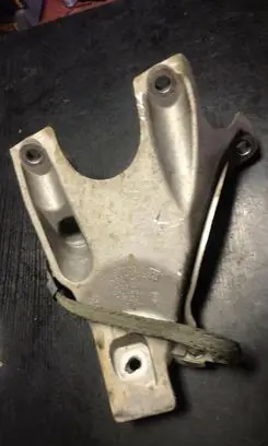 BMW 5 E60 E61 Engine mounting bracket 6770940