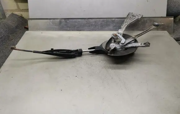 Mercedes-Benz E W124 Front wiper linkage 