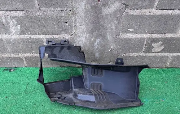 Opel Astra L Intercooler air guide/duct channel 9840209680