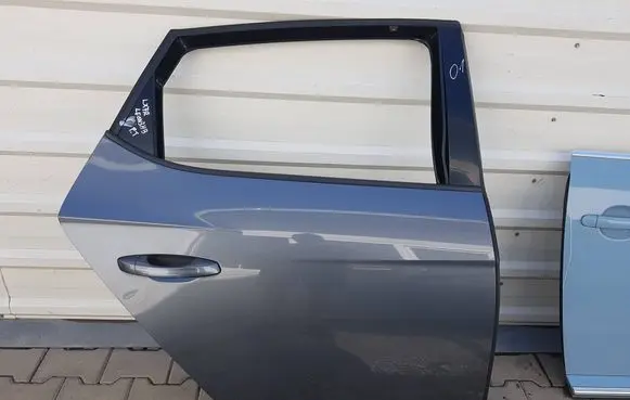 Seat Leon (5F) Rear door