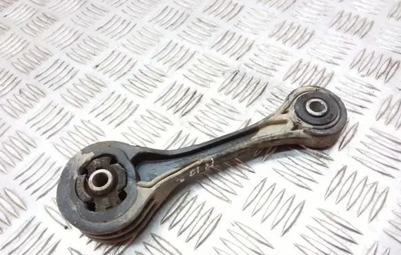 Subaru XV Engine mount bracket