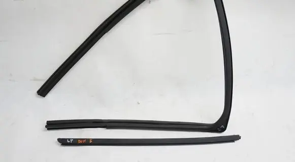 Dacia Duster II Front door rubber seal