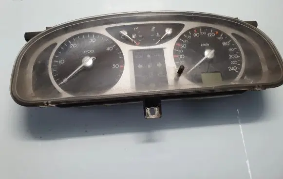 Renault Laguna II Speedometer (instrument cluster) 8200170305