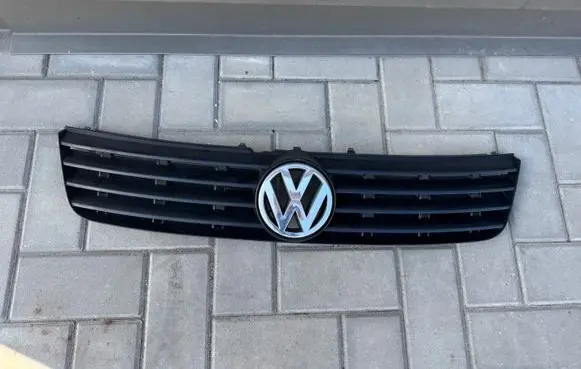 Volkswagen Sharan Front grill 3B0853653C