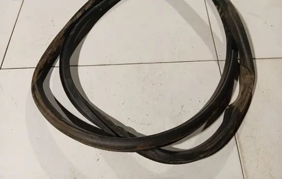 Volkswagen PASSAT B6 Rubber seal front coupe door 