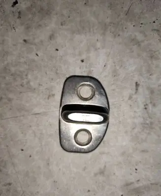 Audi A6 S6 C6 4F Front door lock loop/hook striker 8E0837033