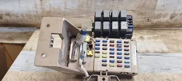 Subaru Outback Fuse module 82201AG010 401002
