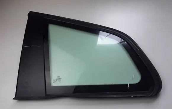 BMW X3 E83 Rear side window 3413912
