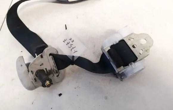 Toyota Corolla Verso AR10 Middle seatbelt (rear) 7l1540