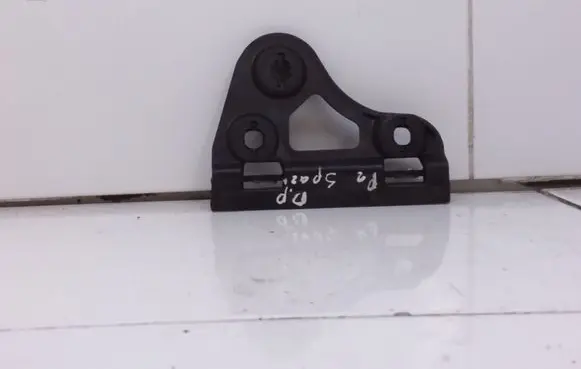 Audi A2 Fender mounting bracket 8Z0821250