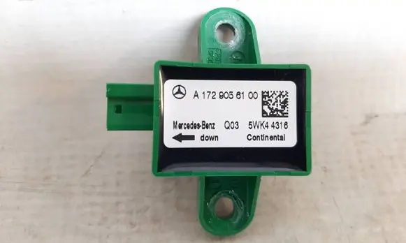Mercedes-Benz CLS C218 AMG Airbag deployment crash/impact sensor A1729056100
