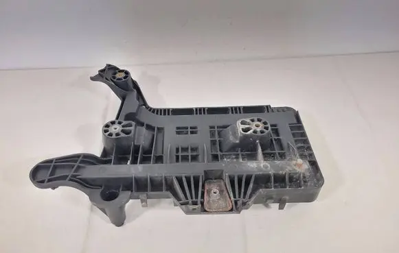 Volkswagen Tiguan Battery tray 1K0915333