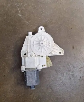 Mercedes-Benz C W204 Front door window regulator motor A2048200142 971133100