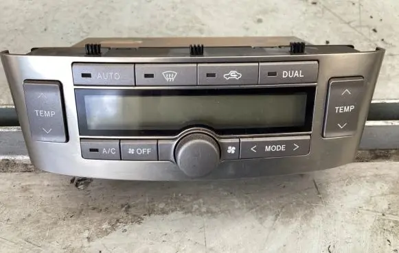 Toyota Avensis T250 Climate control unit 5590205050F 3C2716F