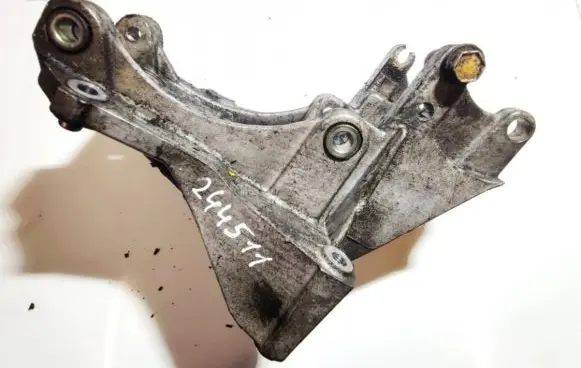 Engine mounting bracket