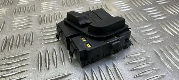 Mercedes-Benz E W212 Seat control switch A2048701958