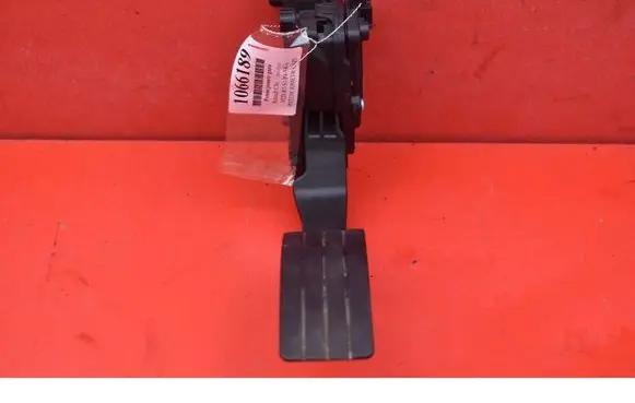 Renault Clio I Accelerator throttle pedal 180029347R