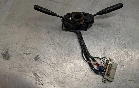 Toyota Hilux (N80, N90, N100, N110) Wiper turn signal indicator stalk/switch 8431035390
