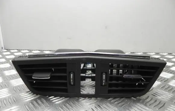 Rear air vent grill