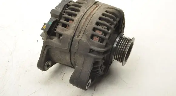 Opel Astra H Generator/alternator 55556069