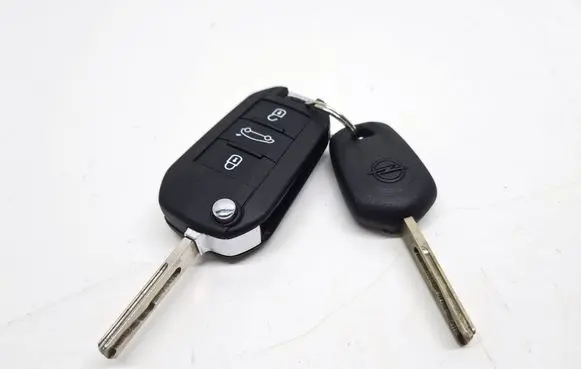 Opel Corsa F Ignition key/card 9817859680