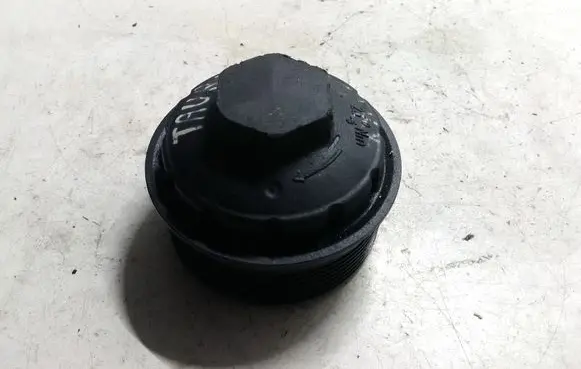 Volkswagen Touran I Oil filter cover 6790839430