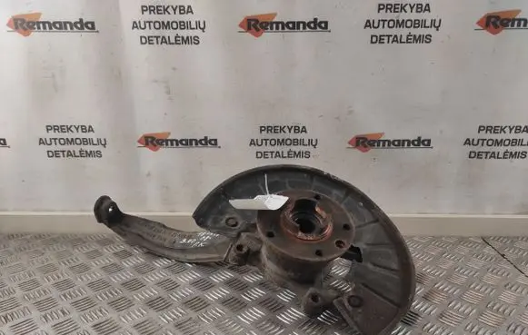 Volkswagen Touareg I Front wheel hub spindle knuckle 7L04C7257A