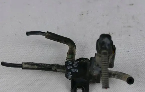 Peugeot 308 Vacuum valve 
