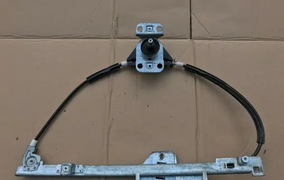 Rear door manual window regulator
