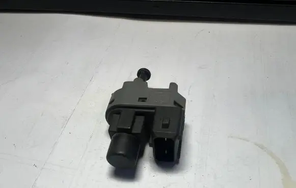 Ford Mondeo Mk III Brake pedal sensor switch 1S7T13480AA P6MGA