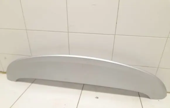 Tailgate/trunk spoiler
