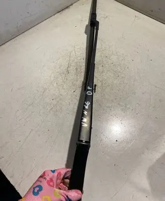 Volkswagen Touran I Front wiper blade arm