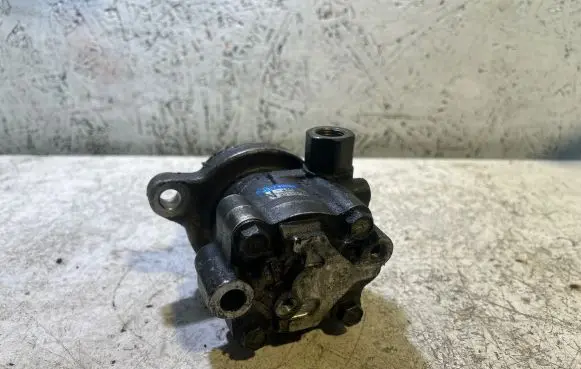 Nissan Primera Power steering pump 5M321 47261136