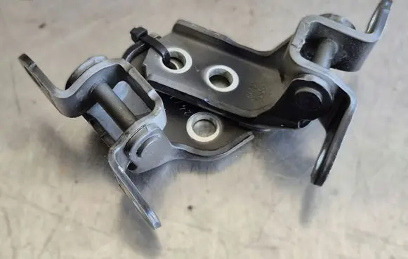 Peugeot 107 Loading door hinge set 
