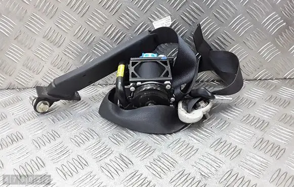 Nissan X-Trail T32 Front seatbelt tkkah2eg673