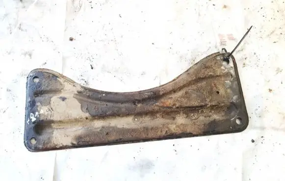 BMW 5 E39 Engine mounting bracket