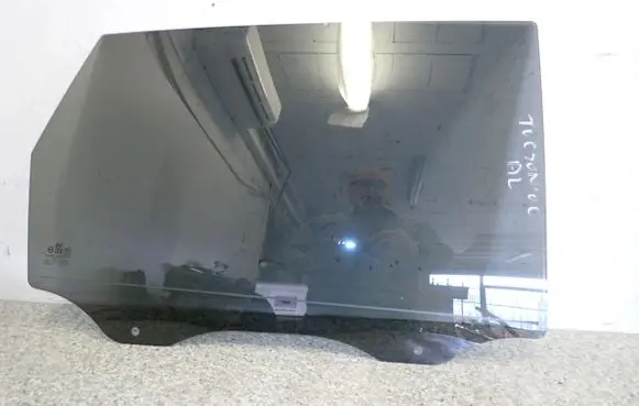 Hyundai Tucson JM Sliding door window/glass 