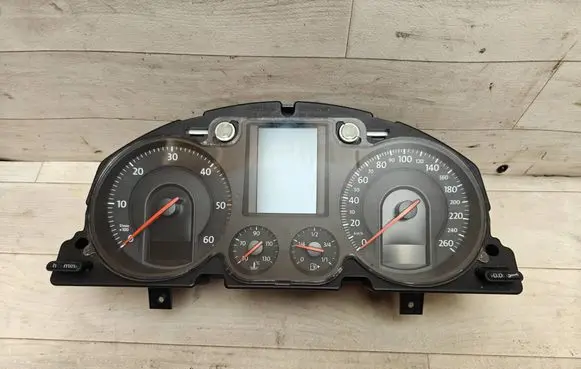 Volkswagen PASSAT B6 Speedometer (instrument cluster) 3C0920871E V0002000