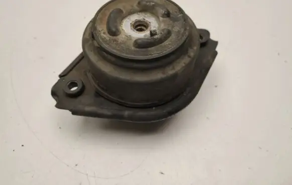 Mercedes-Benz ML W164 Engine mount bracket A2512403017