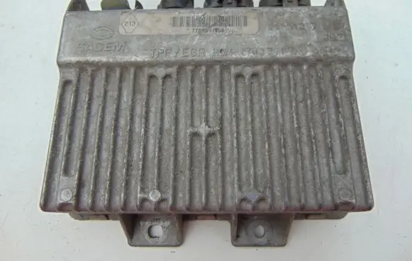 Renault Trafic I Engine control unit/module 7700311656